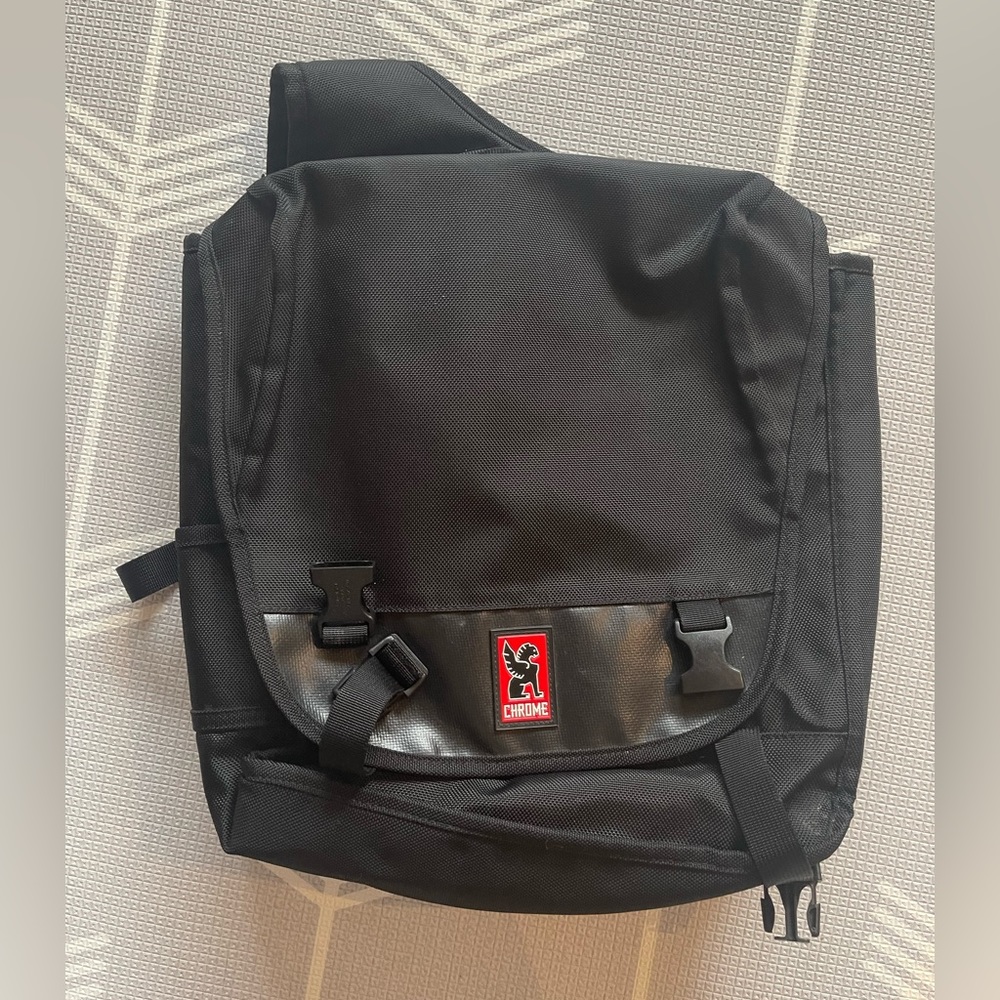 Chrome messenger one shoulder bag, fits laptop